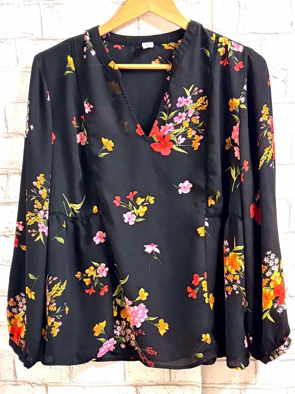 Old Navy Black Floral Long Sleeve V-Neck Blouse